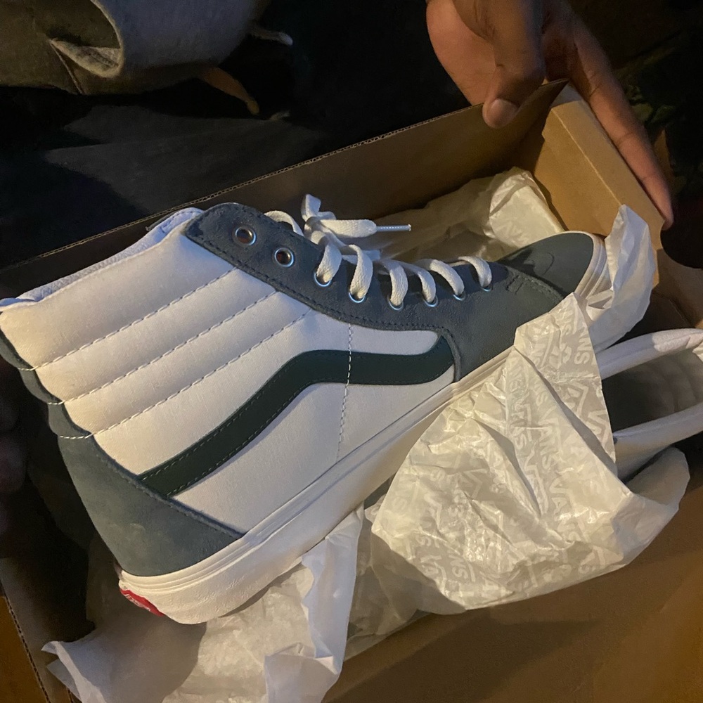 Never worn Vans - Picture 2 of 3